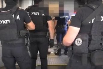 Srbiji izručen osumnjičeni za ubistvo 'Škaljaraca' u Atini Srbiji izručen osumnjičeni za ubistvo 'Škaljaraca' u Atini