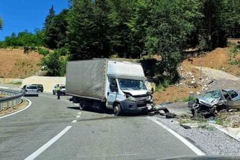 Udes na putu Kolašin - Mateševo: Stradala jedna osoba Udes na putu Kolašin - Mateševo: Stradala jedna osoba