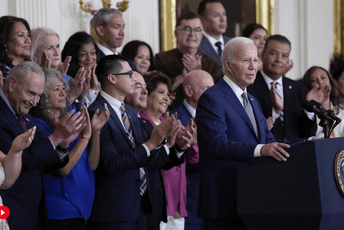 Bajden olakšava put do državljanstva za pola miliona supružnika Amerikanaca Bajden olakšava put do državljanstva za pola miliona supružnika Amerikanaca