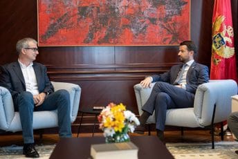 Milatović sa predstavnicima Instituta Alternativa: Zapošljavanje u javnom sektoru obiluje neprimjerenim uticajima Milatović sa predstavnicima Instituta Alternativa: Zapošljavanje u javnom sektoru obiluje neprimjerenim uticajima