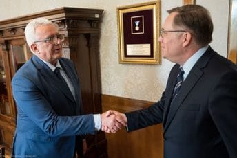 Mandić: Crnoj Gori sada najpotrebnija stabilnost i to će se osigurati kroz rekonstrukciju Vlade Mandić: Crnoj Gori sada najpotrebnija stabilnost i to će se osigurati kroz rekonstrukciju Vlade