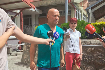 (VIDEO) Milošević: Više osoba transportovano u KCCG, jednom pacijentu se bore za život, Roganović stigao u bolnicu bez znakova života (VIDEO) Milošević: Više osoba transportovano u KCCG, jednom pacijentu se bore za život, Roganović stigao u bolnicu bez znakova života