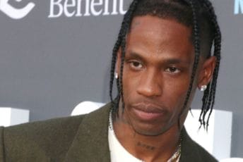 Američki reper Travis Skot uhapšen: U alkoholisanom stanju upao na tuđu jahtu Američki reper Travis Skot uhapšen: U alkoholisanom stanju upao na tuđu jahtu