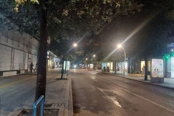 Tropska noć u Podgorici: Večeras izmjerena 33 stepena, a nije mnogo prijatnije ni u još nekoliko gradova Tropska noć u Podgorici: Večeras izmjerena 33 stepena, a nije mnogo prijatnije ni u još nekoliko gradova