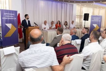 Živković: Vlast targetira suvereniste, zato Kovačević ne poštuje simbole, Vraneš traži akte na ćirilici, Mandić mijenja zakon o državljanstvu... Živković: Vlast targetira suvereniste, zato Kovačević ne poštuje simbole, Vraneš traži akte na ćirilici, Mandić mijenja zakon o državljanstvu...