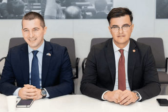 Imovinski kartoni ministra unutrašnjih poslova i potpredsjednika Vlade: Bečić i Šaranović bez imovine, prijavili rate, akcije... Imovinski kartoni ministra unutrašnjih poslova i potpredsjednika Vlade: Bečić i Šaranović bez imovine, prijavili rate, akcije...