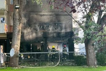 Izbio požar u kafiću u Beogradu: Vatra zahvatila stanove i automobile