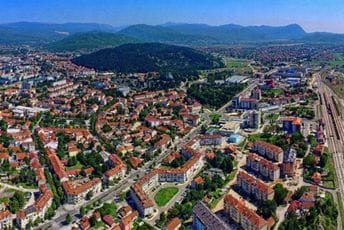 Nikšić: Kod dvije osobe pronađeni pištolj, puška i municija