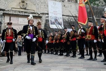 Bokeljskoj mornarici 45 hiljada eura za nabavku replike pušaka i uniformi