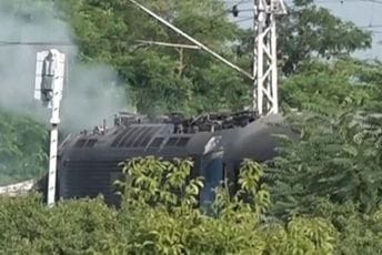 Tragedija u Slovačkoj: U sudaru voza i autobusa poginulo najmanje petoro Tragedija u Slovačkoj: U sudaru voza i autobusa poginulo najmanje petoro