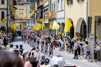 Tour de France krenuo iz Italije: Bardeu prva etapa, Pogačar i Vingegor kasnili pet sekundi Tour de France krenuo iz Italije: Bardeu prva etapa, Pogačar i Vingegor kasnili pet sekundi