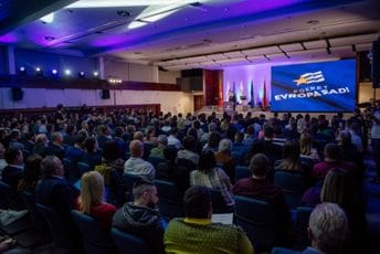 Mladi PES-a: Ako ekstremistima dozvolimo da ovako napadaju Mujovića, u problemu smo kao društvo