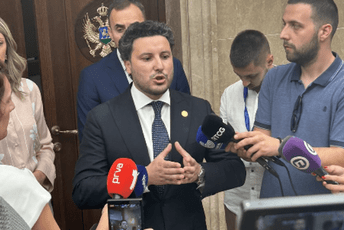 Abazović: Mora se naći drugačiji politički odgovor na Spajićevo ponašanje, ako Mandić neće da postoji Parlament neka kaže Abazović: Mora se naći drugačiji politički odgovor na Spajićevo ponašanje, ako Mandić neće da postoji Parlament neka kaže