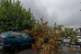Uragan Beril ojačao u „potencijalno katastrofalan“: Evakuisano stanovništvo
