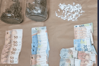 U Budvi uhapšen Podgoričanin: Policija pretresla stan, pronašli kokain, marihuanu, novac...