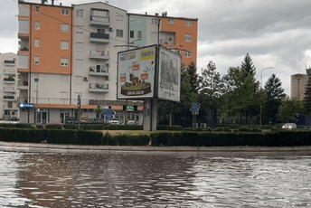 (FOTO/VIDEO) Nevrijeme protutnjalo Crnom Gorom: Dvije osobe stradale, vatrogasci reagovali u više gradova, oštećeni automobili, oborena stabla...