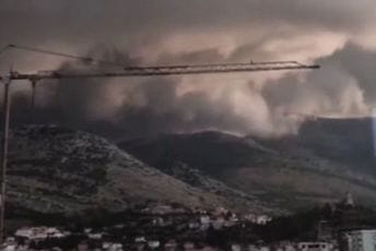 Kao u hororu: Pogledajte kako je izgledalo nebo tokom jutrošnjeg nevremena u Trebinju