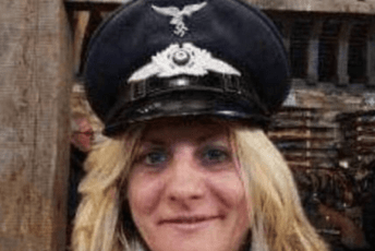 Fotografisala se sa nacističkom kapom: Članica partije Marin le Pen povukla kandidaturu Fotografisala se sa nacističkom kapom: Članica partije Marin le Pen povukla kandidaturu