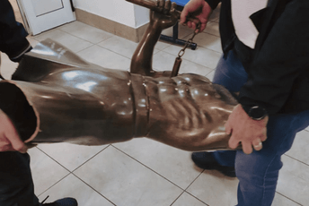 Mostar: Muškarac koji je ukrao kip Brusa Lija ide u zatvor