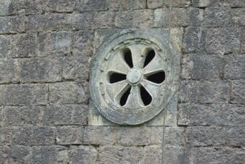 Građani Crne Gore imaju veće povjerenje u vjerske zajednice nego u obrazovni sistem Građani Crne Gore imaju veće povjerenje u vjerske zajednice nego u obrazovni sistem