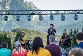 (FOTO/VIDEO) Počeo Wild Beauty Art Festival na Žabljaku: Pogledajte kako je bilo sinoć na nastupu Amire Medunjanin (FOTO/VIDEO) Počeo Wild Beauty Art Festival na Žabljaku: Pogledajte kako je bilo sinoć na nastupu Amire Medunjanin