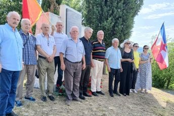 Predstavnici SUBNOR-a položili cvijeće na spomenik na Ravnom lazu u Piperima: Neka vječno žive sjećanja na heroje Predstavnici SUBNOR-a položili cvijeće na spomenik na Ravnom lazu u Piperima: Neka vječno žive sjećanja na heroje