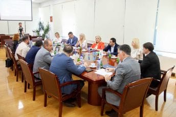 Čelnici primorskih opština jednoglasno za ukidanje Morskog dobra Čelnici primorskih opština jednoglasno za ukidanje Morskog dobra