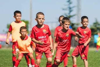 Ljetnji fudbalski kamp održan u Baru: Barcelona Academy okupila talentovane dječake i djevojčice iz nekoliko država Ljetnji fudbalski kamp održan u Baru: Barcelona Academy okupila talentovane dječake i djevojčice iz nekoliko država