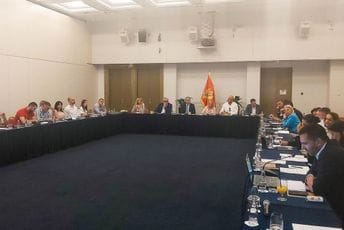 Sjednica Odbora turizma i ugostiteljstva Privredne komore: Sinergijom do bolje avio-dostupnosti Crne Gore Sjednica Odbora turizma i ugostiteljstva Privredne komore: Sinergijom do bolje avio-dostupnosti Crne Gore