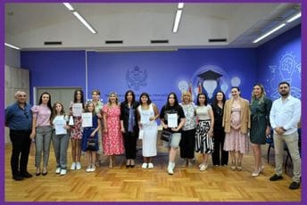 Ministarstvo prosvjete: Uručene nagrade najboljima na konkursu na temu ”Porodica” Ministarstvo prosvjete: Uručene nagrade najboljima na konkursu na temu ”Porodica”