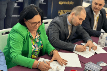 Crnogorske državne kompanije sarađuju sa BiH firmama koje su na crnoj listi SAD; Ministarstvo: Eliminisaćemo sve prepreke na EU putu Crnogorske državne kompanije sarađuju sa BiH firmama koje su na crnoj listi SAD; Ministarstvo: Eliminisaćemo sve prepreke na EU putu