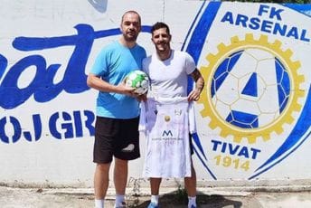 Jovetić trenirao sa Arsenalom, na poklon dobio loptu i dres Jovetić trenirao sa Arsenalom, na poklon dobio loptu i dres