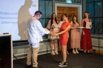 I MI Boke: Kurs znakovnog jezika doprinio socijalnoj inkluziji OSI, razvoju empatije i poštovanju različitosti I MI Boke: Kurs znakovnog jezika doprinio socijalnoj inkluziji OSI, razvoju empatije i poštovanju različitosti