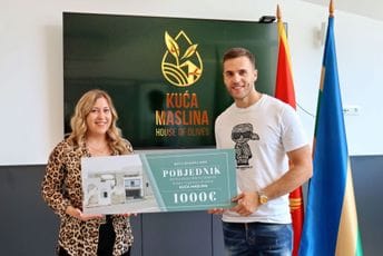 Elvir Petović pobjednik konkursa za idejno rješenje logotipa i znaka Kuće maslina u Baru Elvir Petović pobjednik konkursa za idejno rješenje logotipa i znaka Kuće maslina u Baru