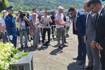 Evropski savez: Vujović, Šehović i Belan u Srebrenici odali poštu žrtvama genocida Evropski savez: Vujović, Šehović i Belan u Srebrenici odali poštu žrtvama genocida