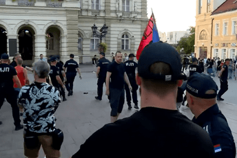 (VIDEO) Desničari obilježavali 'godišnjicu oslobođenja Srebrenice' u Novom Sadu: Pogledajte sukob sa građanima koji su se protivili skupu (VIDEO) Desničari obilježavali 'godišnjicu oslobođenja Srebrenice' u Novom Sadu: Pogledajte sukob sa građanima koji su se protivili skupu