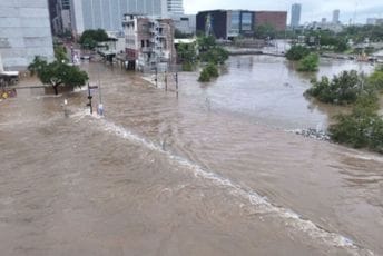 Oko milion potrošača u Teksasu i dalje bez struje Oko milion potrošača u Teksasu i dalje bez struje