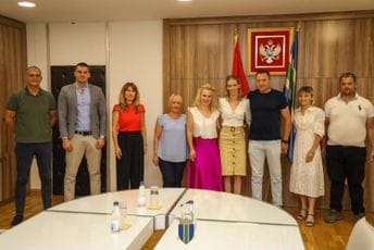 Opština Bar podržala mlade poljoprivrednike i zanatlije: Grgureviću 10.000 eura, Bajčeti i Bajroviću po 3.000 Opština Bar podržala mlade poljoprivrednike i zanatlije: Grgureviću 10.000 eura, Bajčeti i Bajroviću po 3.000