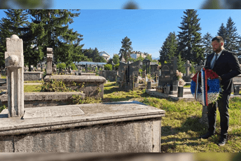 Kovačević položio vijenac na grob popa Mila Jovovića: Kapela na Lovćenu da bude ideja pomirenja u Crnoj Gori Kovačević položio vijenac na grob popa Mila Jovovića: Kapela na Lovćenu da bude ideja pomirenja u Crnoj Gori