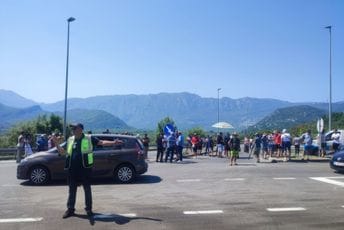 Završena blokada tunela Sozina, Crmničane podržao i Dušan Raičević Završena blokada tunela Sozina, Crmničane podržao i Dušan Raičević