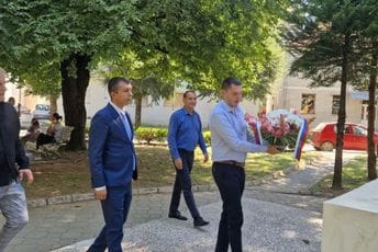 Mojkovac bez crnogorskih obilježja na Dan državnosti, Delić položio vijenac sa trobojkom Mojkovac bez crnogorskih obilježja na Dan državnosti, Delić položio vijenac sa trobojkom