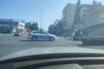 Udes kod stare zgrade Vlade: Jedna osoba povrijeđena Udes kod stare zgrade Vlade: Jedna osoba povrijeđena