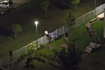 (VIDEO) Maloljetnici upali u dvorište podgoričkog vrtića i lomili inventar, policiji nije prijavljen događaj (VIDEO) Maloljetnici upali u dvorište podgoričkog vrtića i lomili inventar, policiji nije prijavljen događaj