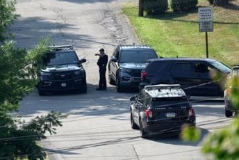 Cure novi detalji atentata na Trampa: U automobilu napadača pronađen eksploziv, pušku mu kupio otac Cure novi detalji atentata na Trampa: U automobilu napadača pronađen eksploziv, pušku mu kupio otac