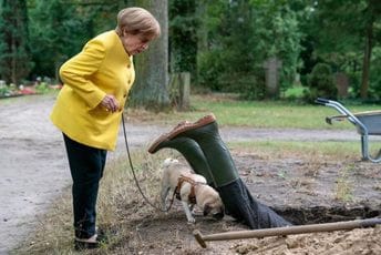 Angela Merkel u penziji je detektivka koja rješava lokalne misterije i ubistva