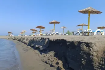 Pješčani nasip na Adi Bojani otežava kupanje: Možete da uđete u more - ali ne i da izađete Pješčani nasip na Adi Bojani otežava kupanje: Možete da uđete u more - ali ne i da izađete