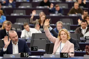 Konstituisan novi saziv Evropskog parlamenta: Najmlađa poslanica iz Austrije, najstariji poslanik iz Italije Konstituisan novi saziv Evropskog parlamenta: Najmlađa poslanica iz Austrije, najstariji poslanik iz Italije