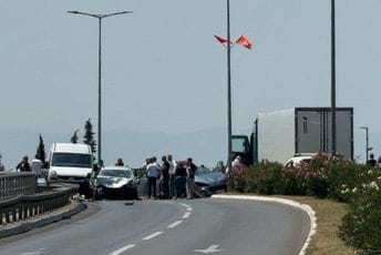 Podgorica: Udes na Bulevaru Peka Dapčevića, ima povrijeđenih Podgorica: Udes na Bulevaru Peka Dapčevića, ima povrijeđenih