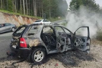 Pljevlja: Na putu prema Ranču izgorjelo vozilo Pljevlja: Na putu prema Ranču izgorjelo vozilo