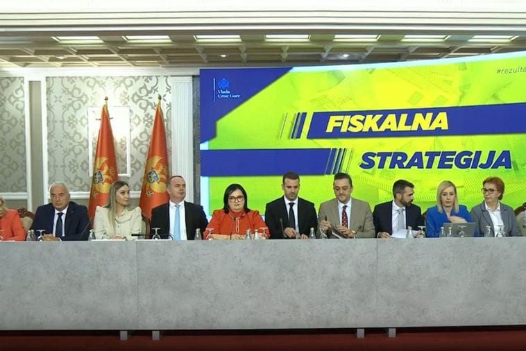 Spajić: Povećanje plata u oktobru; Vuković: U trezoru trenutno 600 miliona EUR Spajić: Povećanje plata u oktobru; Vuković: U trezoru trenutno 600 miliona EUR